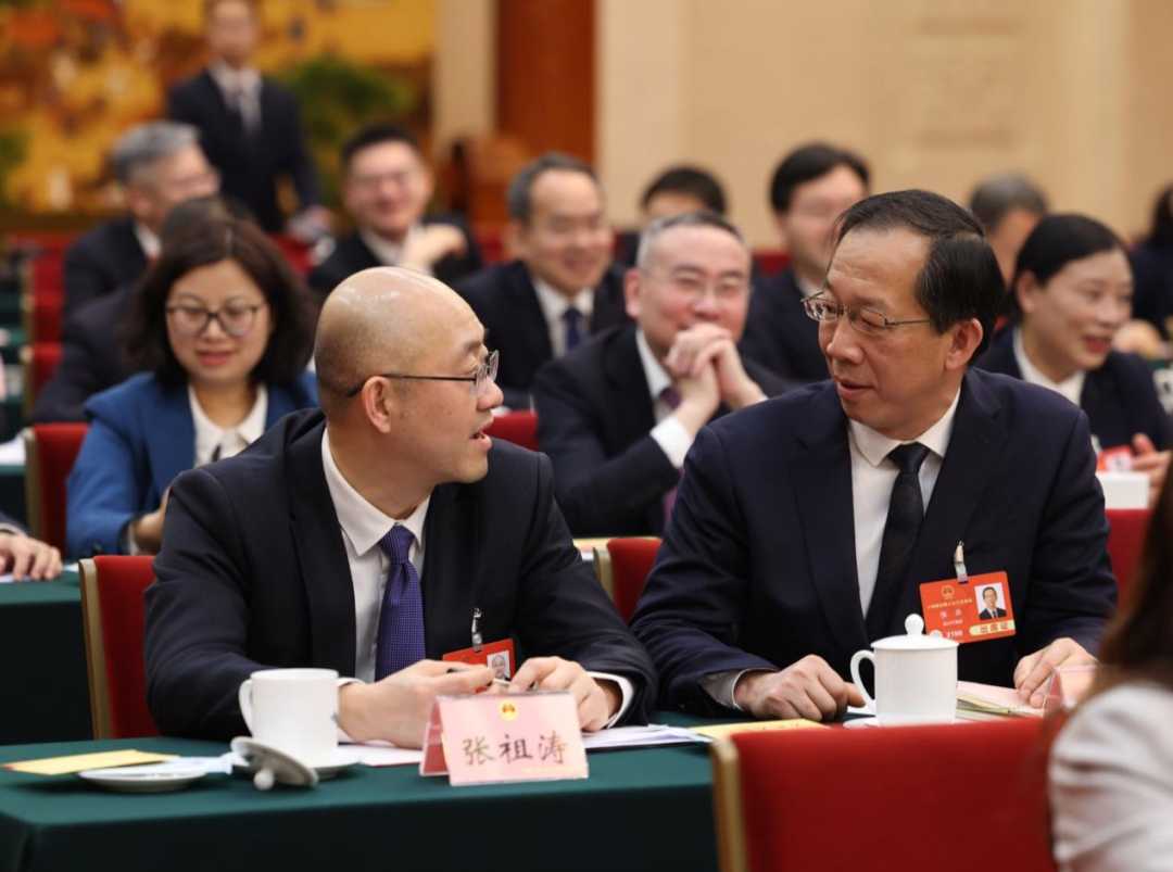 两会现场聚焦：代表委员热议城乡融合与政策红利