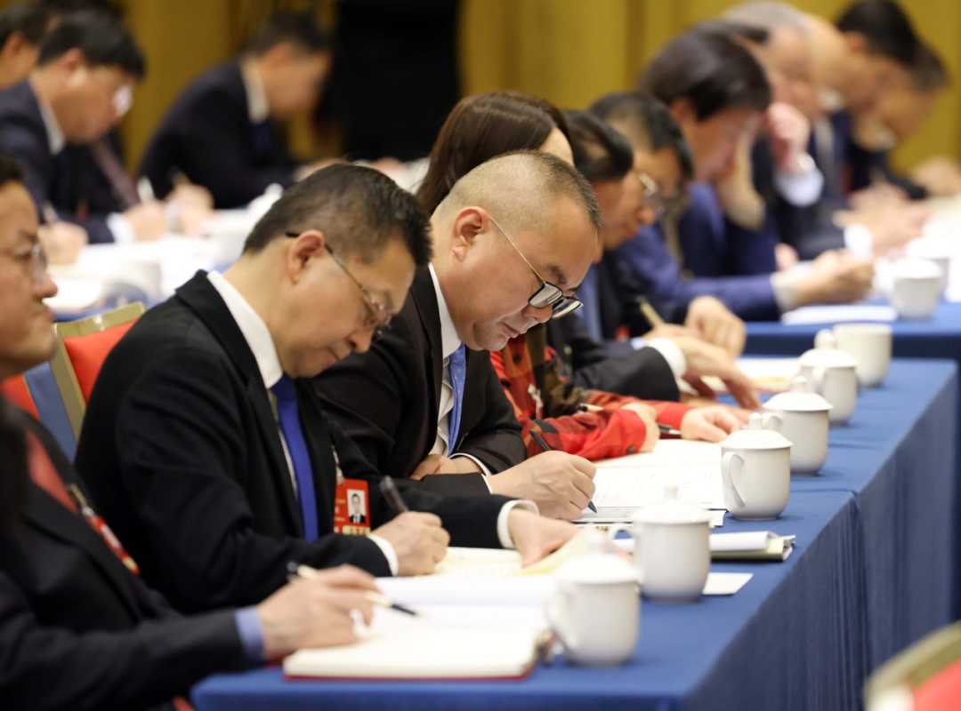 两会现场聚焦：代表委员热议城乡融合与政策红利
