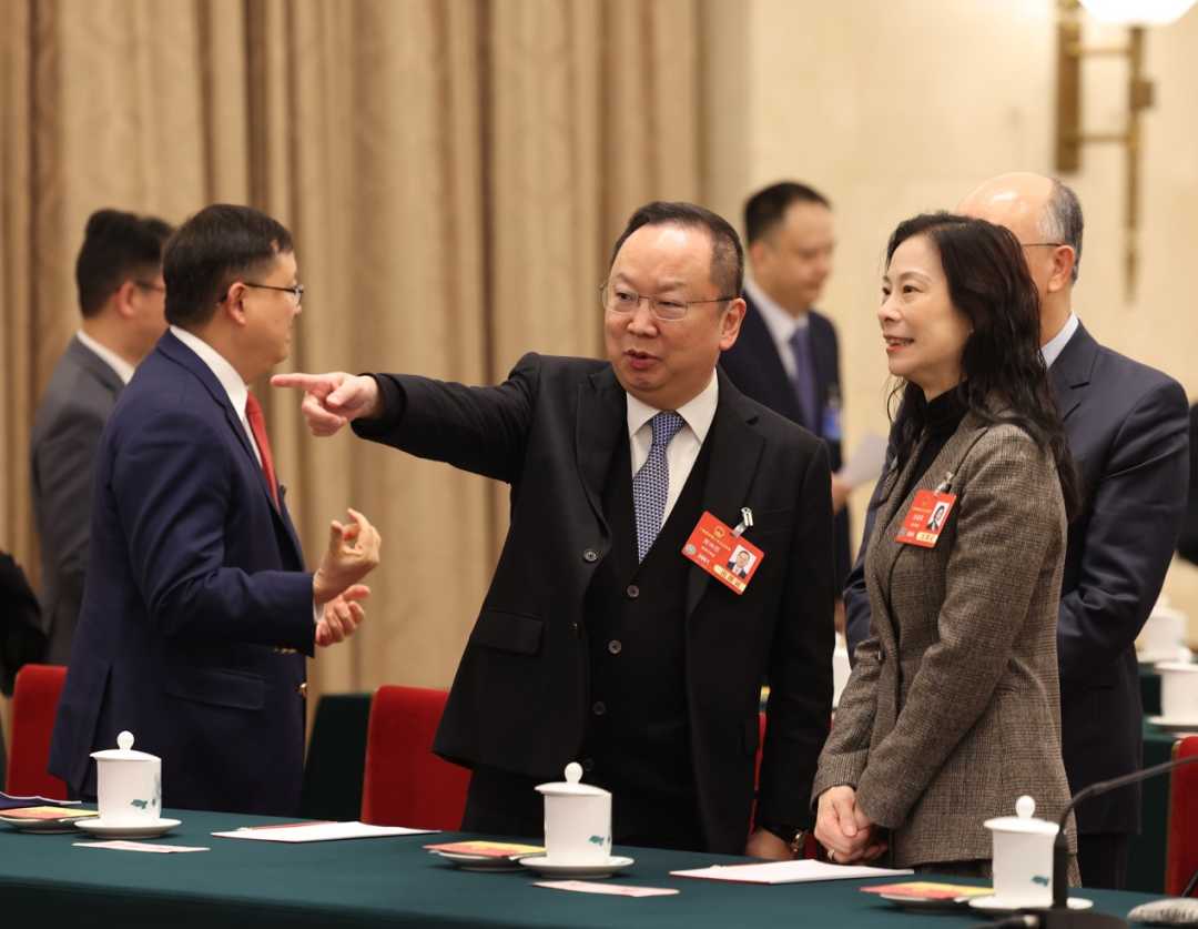 两会现场聚焦：代表委员热议城乡融合与政策红利
