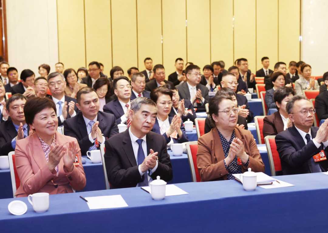 两会现场聚焦：代表委员热议城乡融合与政策红利