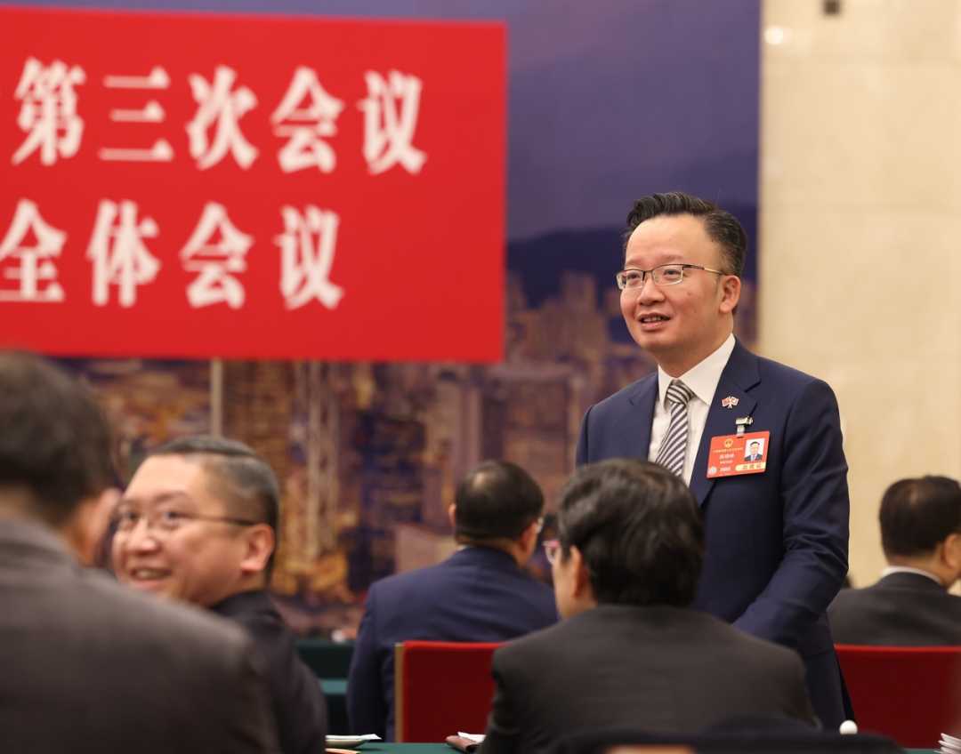 两会现场聚焦：代表委员热议城乡融合与政策红利