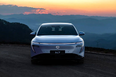 军工安全+同级颜值王！2025款东风奕派007领衔10-15万新能源轿车全能之选