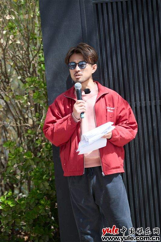 林家川《灿烂的花园》暖心收官 联欢会幽默主持备受称赞