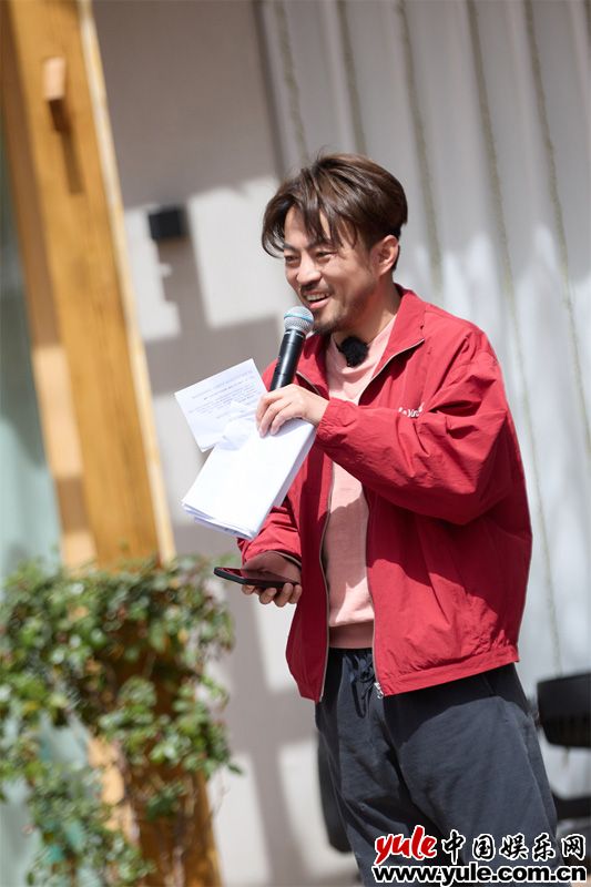 林家川《灿烂的花园》暖心收官 联欢会幽默主持备受称赞