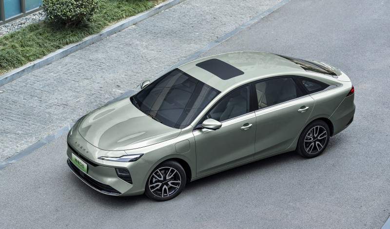 十万买纯电家轿？闭眼抄荣威D6真实520km+央视安全认证