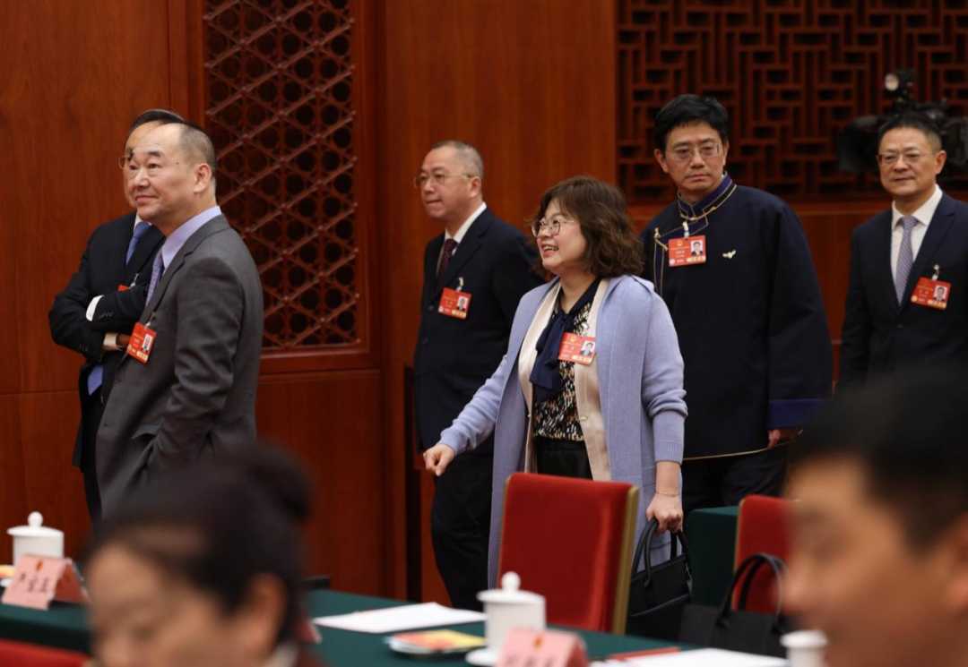 两会影像|代表委员“微表情” 两会影像|代表委员“微表情”