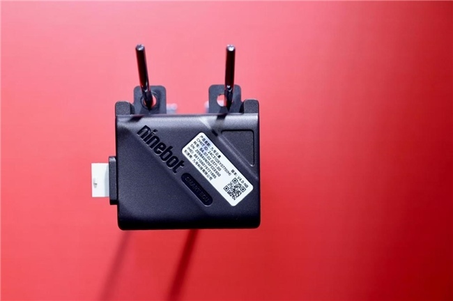 央视都关注的“小黑盒”，九号公司如何用它重塑骑行安全？