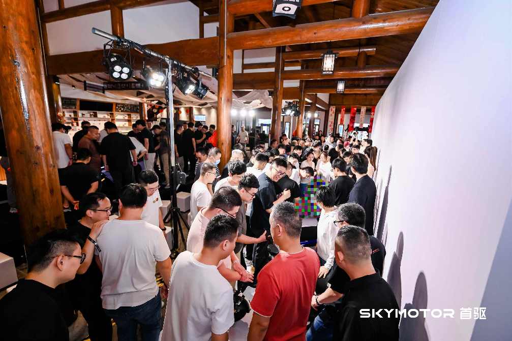 首驱科技多款新车硬核亮相，携手梦想投资人共创出行蓝图