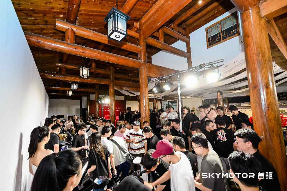 首驱科技多款新车硬核亮相，携手梦想投资人共创出行蓝图