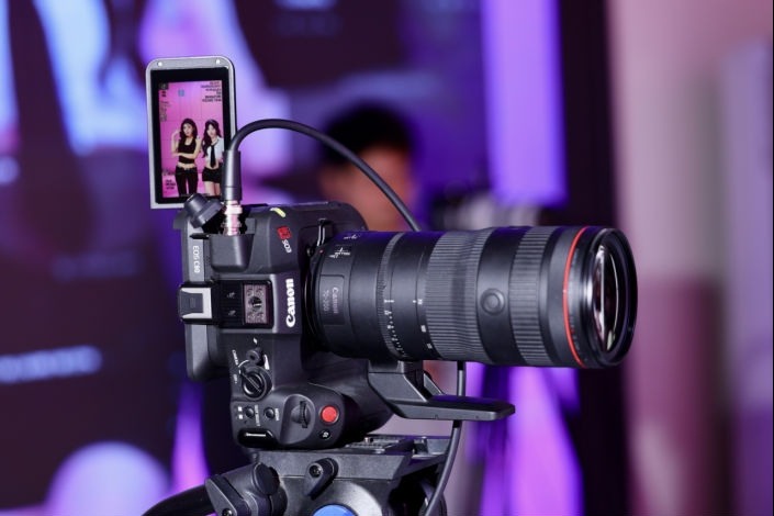 广电标准打造明星感团播：“佳直播”携手麦浪传媒突破内容质感