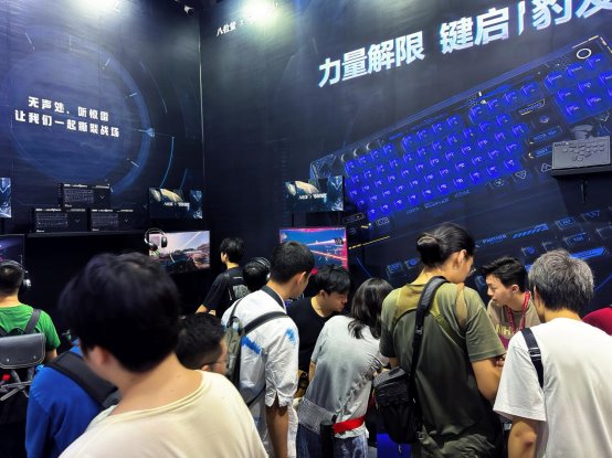 力量解限，键启爆发力，八位堂×解限机闪耀2025 Chinajoy