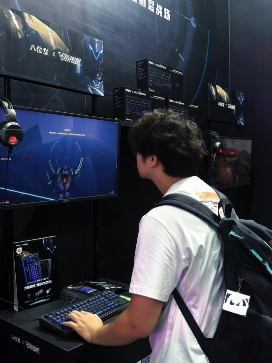 力量解限，键启爆发力，八位堂×解限机闪耀2025 Chinajoy