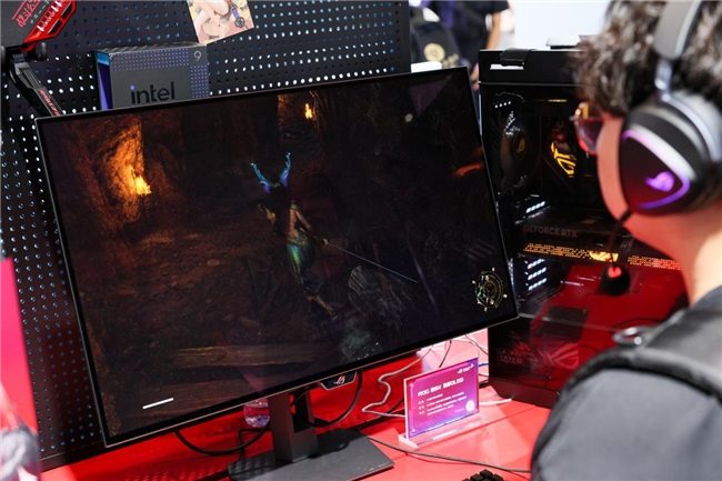 一台显示器畅玩3A、FPS游戏！ROG绝神X双模OLED电竞显示器让你一步到位！