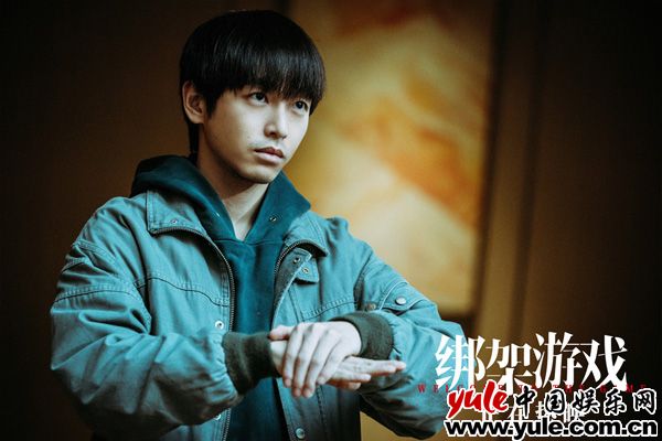 绑架游戏试探片段解析 秦海沛搜查陆飞家中疑点