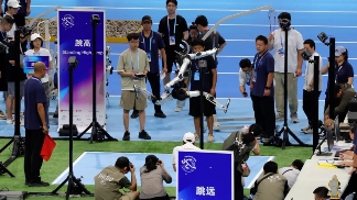 人形机器人跳高破纪录 展现顶尖运动控制技术