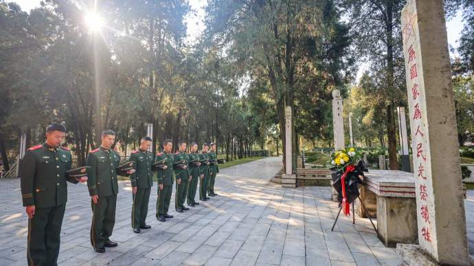 全军部队开展南京大屠杀死难者国家公祭日纪念活动