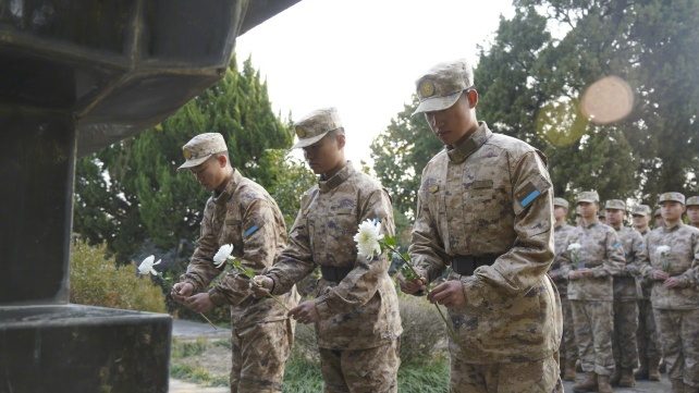 全军部队开展南京大屠杀死难者国家公祭日纪念活动