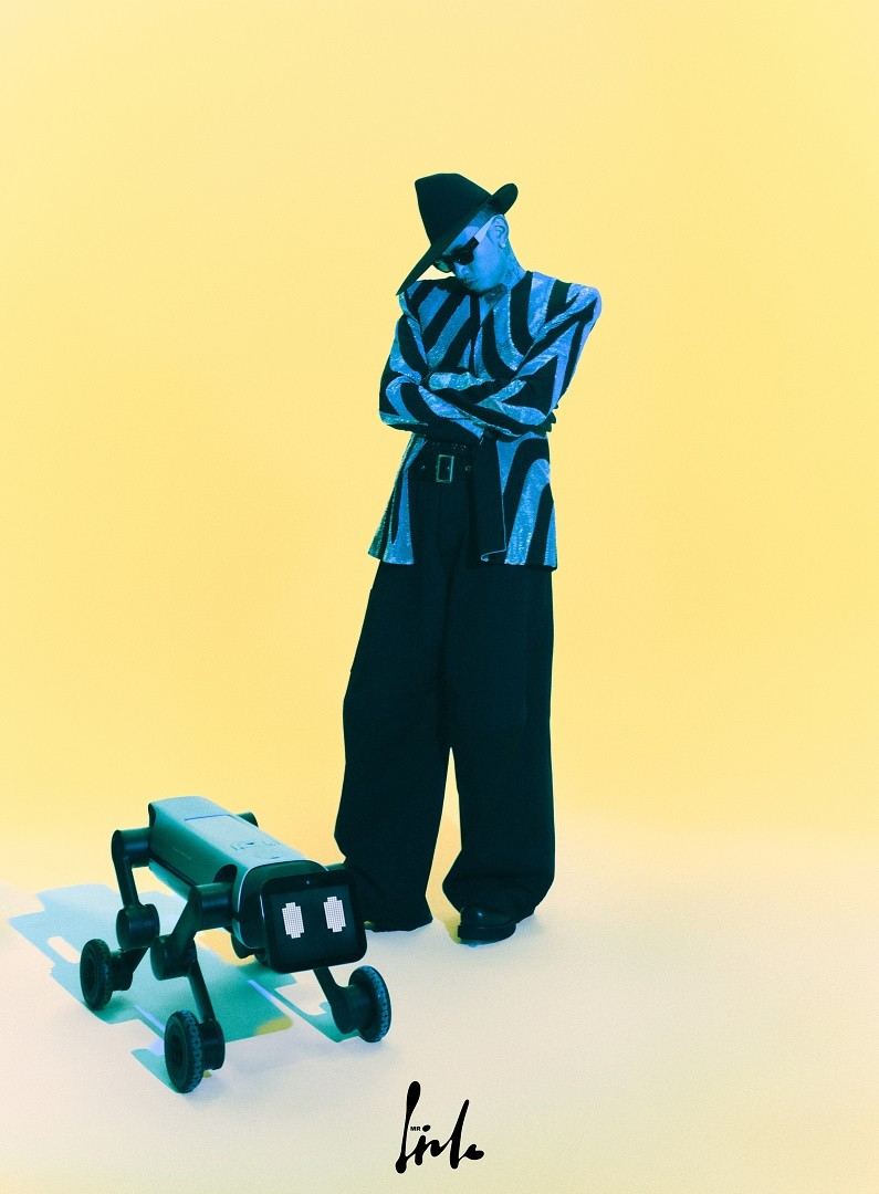 镜识科技携BAOBAO双形态机器人亮相世界机器人博览会