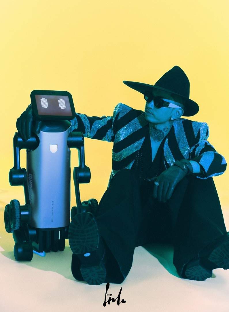 镜识科技携BAOBAO双形态机器人亮相世界机器人博览会