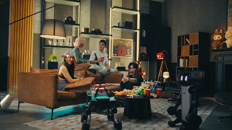 镜识科技携BAOBAO双形态机器人亮相世界机器人博览会