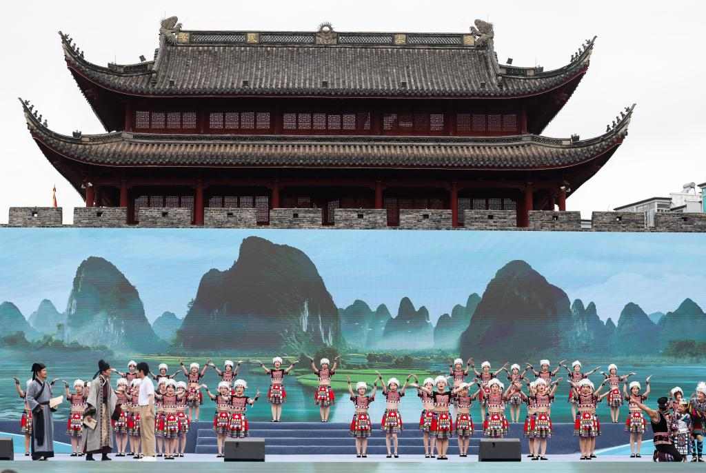 徐霞客开启的山水之约 当代旅游成生活常态