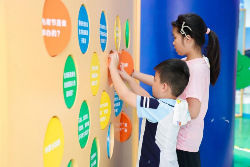 追光者节科技巡展南宁站启动，青少年沉浸式体验新能源电站奥秘