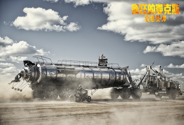 《疯狂的麦克斯：狂暴女神》正式上映 废土美学重塑动作大片