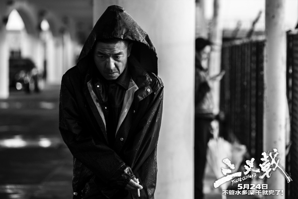 邢佳栋《三叉戟》演反派获赞 叔圈硬汉展现"白切黑"演技