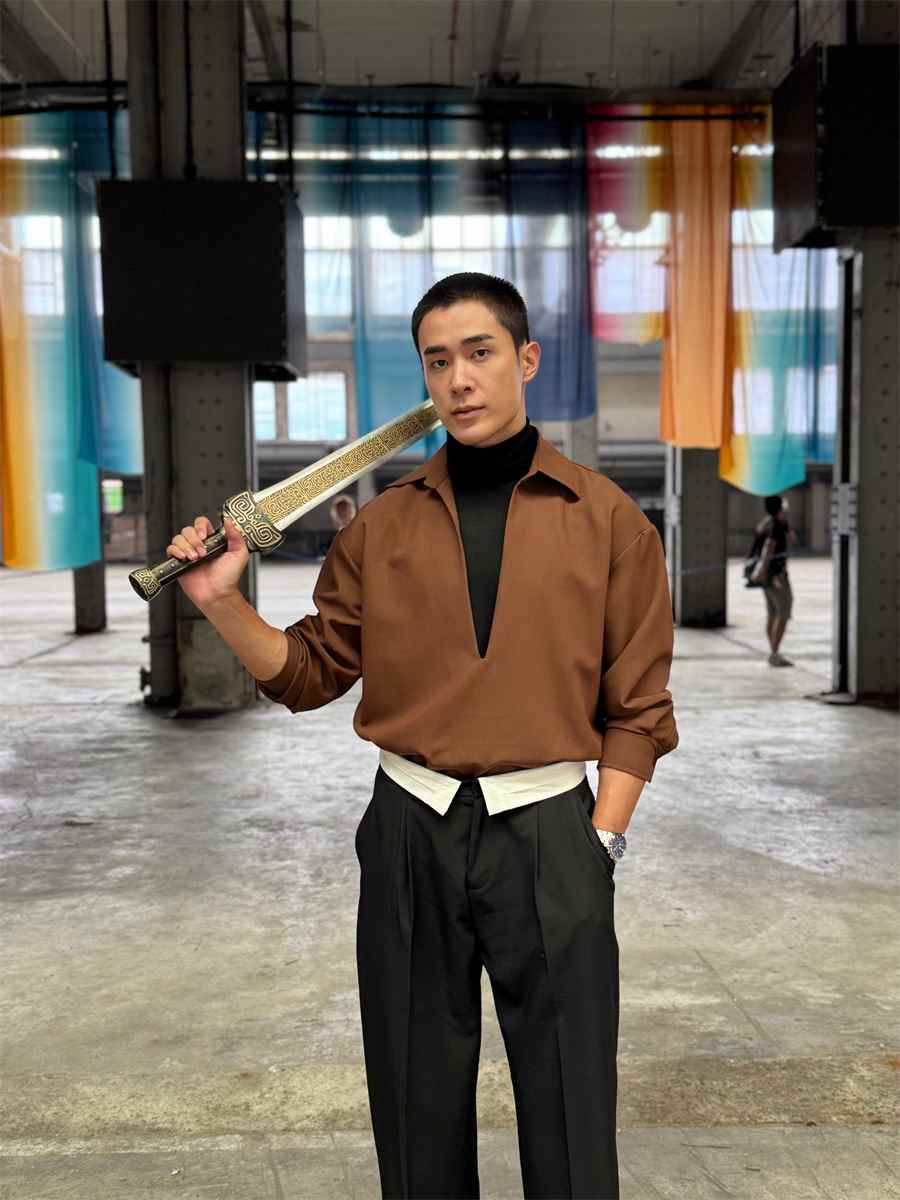 《带剑女孩》杀青洪凌许瑞奇邓伟徳演绎奇幻斩妖传奇