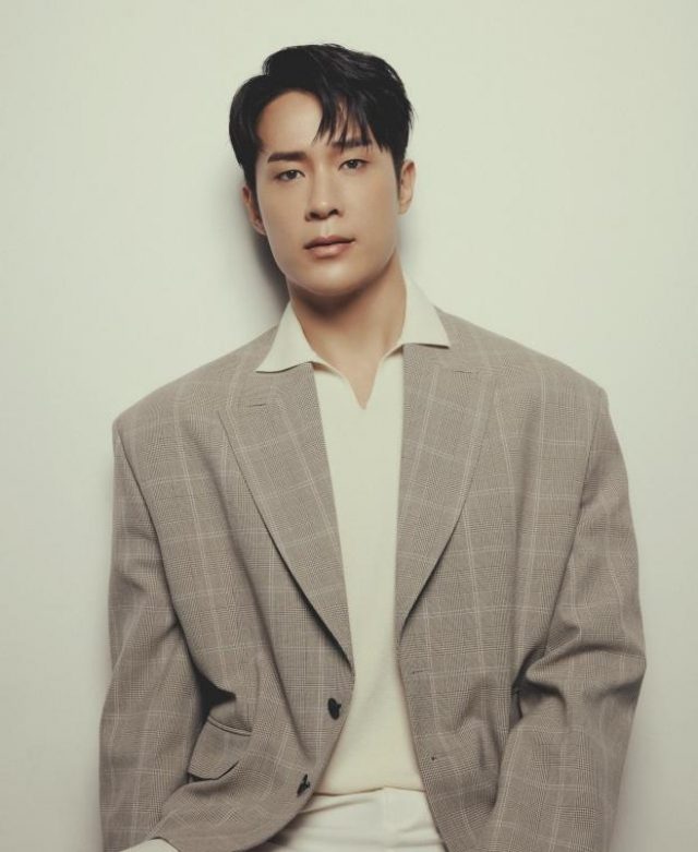 新加坡演员邓伟徳演活变态杀手，拳击手背景助力演技突破