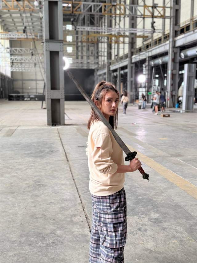 《带剑女孩》杀青洪凌许瑞奇邓伟徳演绎奇幻斩妖传奇