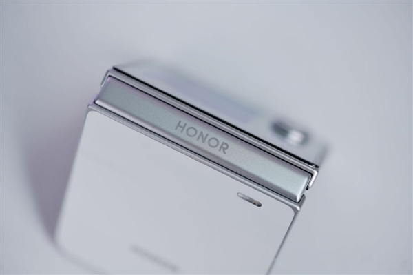 荣耀Magic V Flip2全面评测：翻盖折叠手机哪个好用推荐