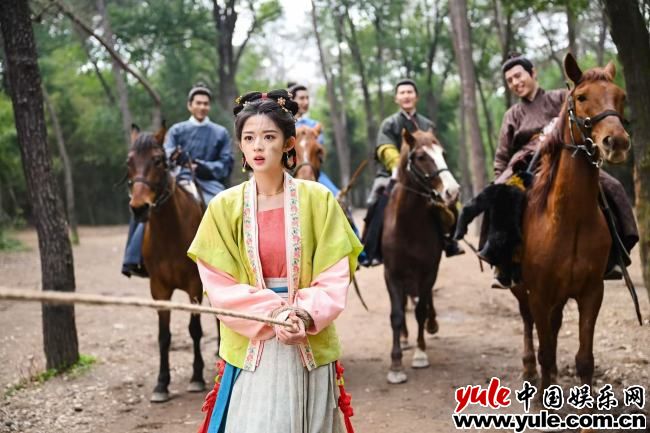 17岁黄杨钿甜双剧同播获认可，从童星到女主华丽蜕变