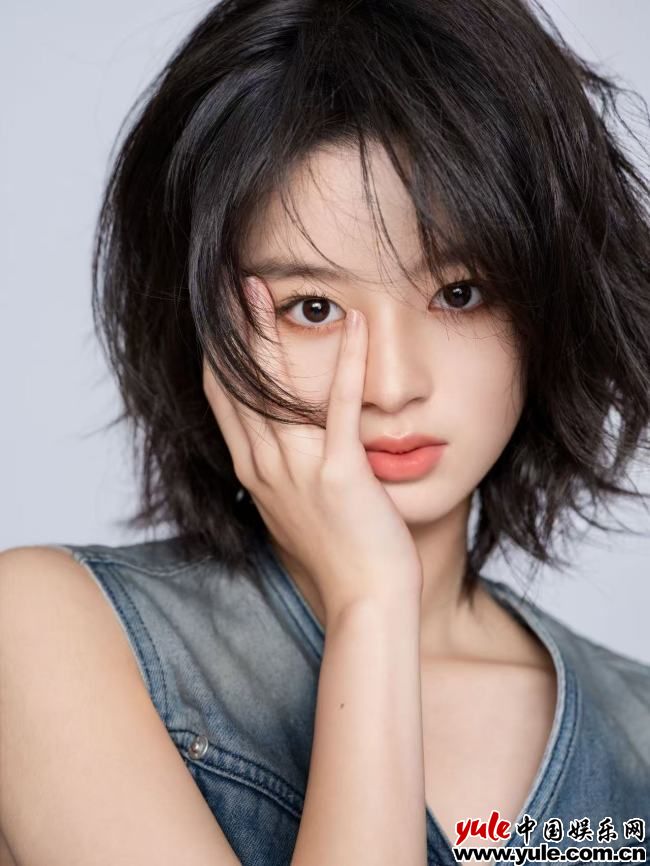 17岁黄杨钿甜双剧同播获认可,从童星到女主华丽蜕变 17岁黄杨钿甜双剧同播获认可,从童星到女主华丽蜕变