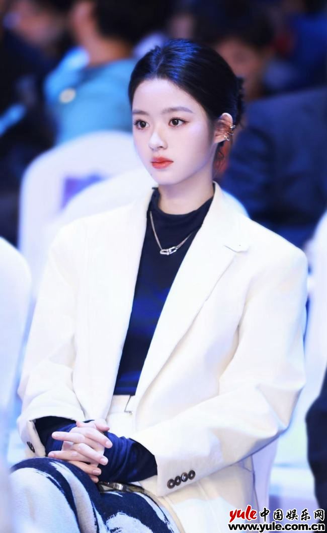 17岁黄杨钿甜双剧同播获认可,从童星到女主华丽蜕变 17岁黄杨钿甜双剧同播获认可,从童星到女主华丽蜕变