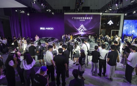 广汽昊铂A800成都车展首发 搭载华为乾崑智驾引领智能出行新时代