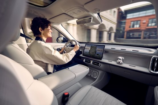 成都车展燃情双响！零跑B10新色首发暨B01万台交付