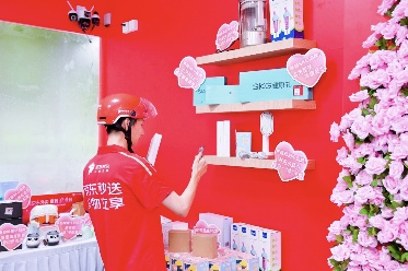 京东爱心鹊桥站台为城市守护者送七夕温暖