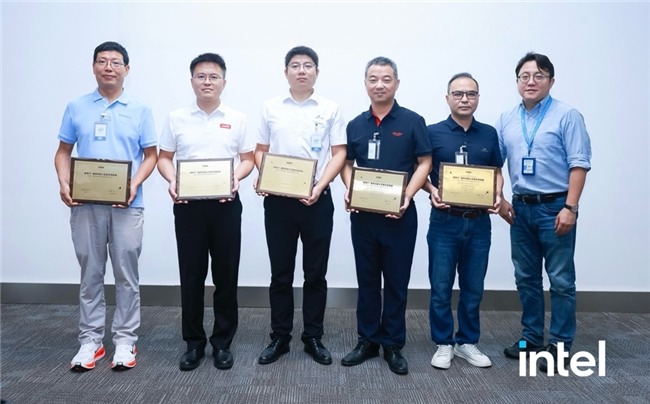 英特尔UQD互插互换联盟成立 推动液冷技术标准化发展