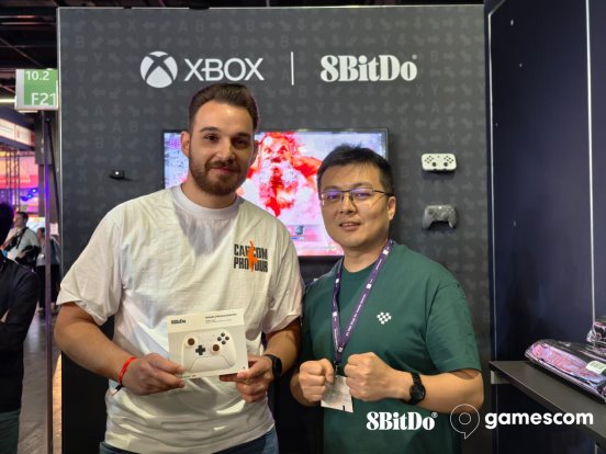 八位堂科隆游戏展精彩亮相，Pro3手柄获玩家好评