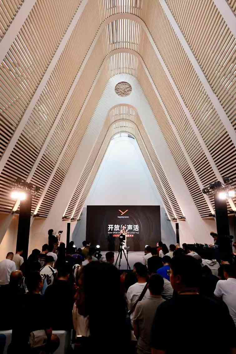 拜雅发布AMIRON 200与ZERO，开放式耳机解锁运动与时尚新体验