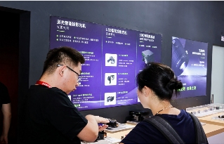 2025光博会直击：从AR碳化硅到VR Pancake，歌尔光学13款新品亮相