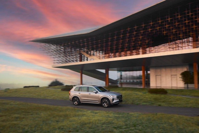 产品迭代持续深化，沃尔沃销量市场表现亮眼