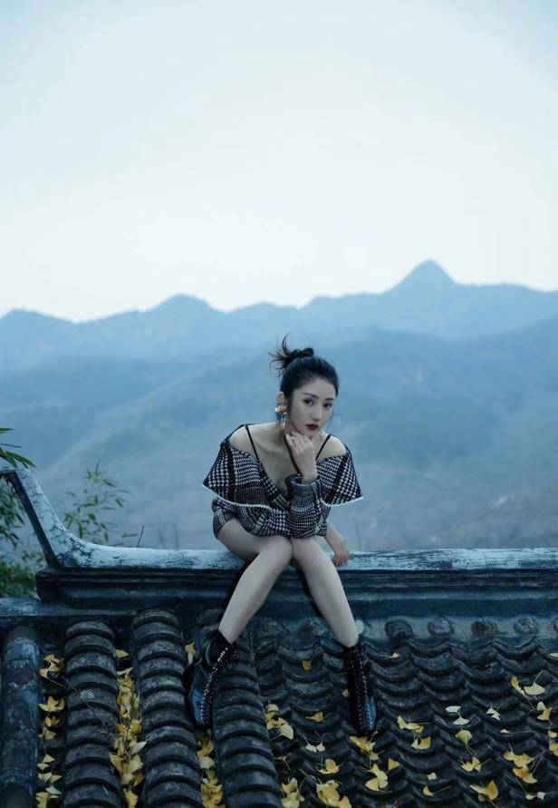 《假日暖洋洋2》罗丽莎角色出彩 杨宝静演技获赞 《假日暖洋洋2》罗丽莎角色出彩 杨宝静演技获赞