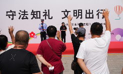 看完沈阳交警联合九号公司举办的安全科普宣传 我立马戴上头盔