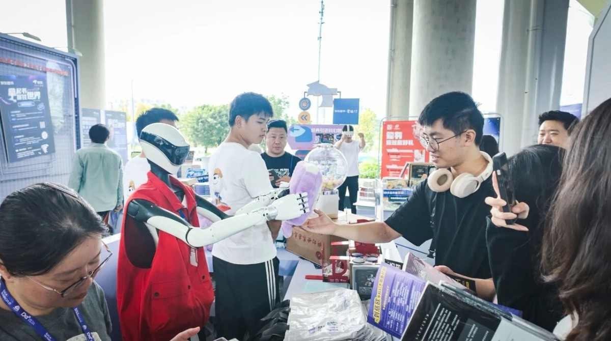 银河科幻大会智能机器人助高效参展体验