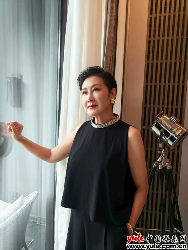 德艺双馨艺术家凯丽亮相长春电影节 荧幕内外佳作不断传递文艺力量 德艺双馨艺术家凯丽亮相长春电影节 荧幕内外佳作不断传递文艺力量