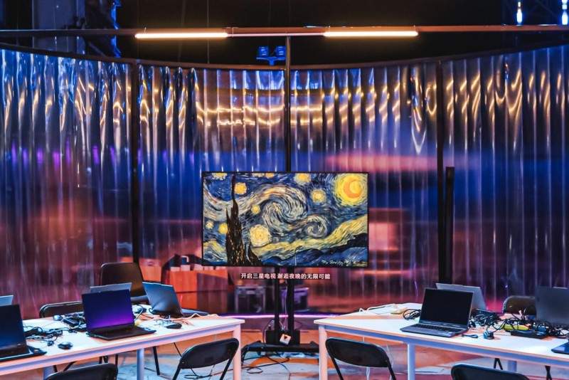 高端显示科技与艺术美学融合点亮夜晚生活