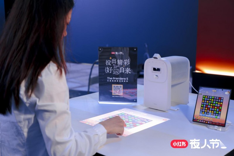 高端显示科技与艺术美学融合点亮夜晚生活