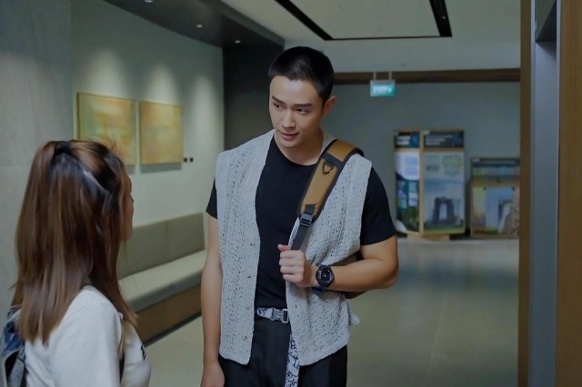 双面人格与奇幻世界交织 洪凌邓伟徳演绎《带剑女孩》角色魅力